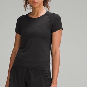 Lululemon - Swiftly Tech Shortsleeve Shirt - waist length - size 6 - black